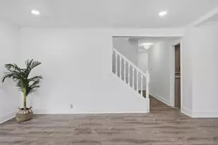 911 Kohley Rd, Lisle, IL 60532 - Photo 17