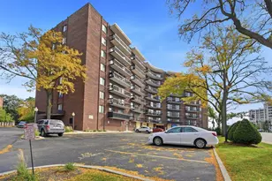 711 S River Rd, Des Plaines, IL 60016 - Photo 1
