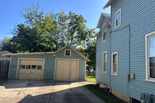 554 Bangs St, Aurora, IL 60505 - Photo 3