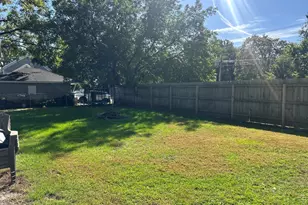 554 Bangs St, Aurora, IL 60505 - Photo 5