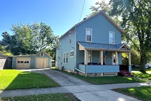 554 Bangs St, Aurora, IL 60505 - Photo 1
