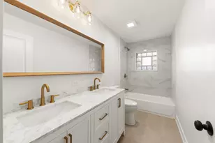 667 W St Aubin Dr, Addison, IL 60101 - Photo 11