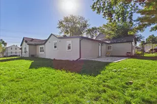 1027 Garfield Ave, Belvidere, IL 61008 - Photo 5