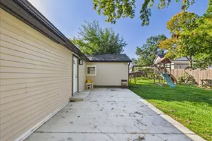 1027 Garfield Ave, Belvidere, IL 61008 - Photo 7