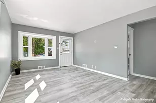 1621 Round Lake Dr, Round Lake Beach, IL 60073 - Photo 9