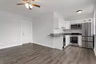 1521 W Sherwin Ave, Chicago, IL 60626 - Photo 3