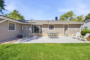 45 Avon Rd, Elk Grove Village, IL 60007 - Photo 23