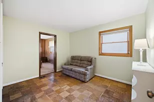 45 Avon Rd, Elk Grove Village, IL 60007 - Photo 17