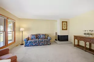 45 Avon Rd, Elk Grove Village, IL 60007 - Photo 3