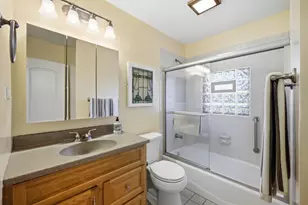 45 Avon Rd, Elk Grove Village, IL 60007 - Photo 21