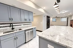 442 E 48th St, Chicago, IL 60615 - Photo 3