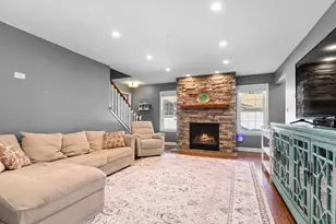3348 W 99th St, Evergreen Park, IL 60805 - Photo 3