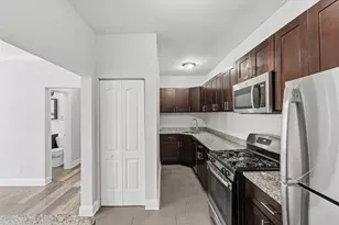 1608 W Sherwin Ave, Chicago, IL 60626 - Photo 5