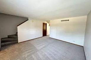 542 N Crystal Ave, Elgin, IL 60123 - Photo 5