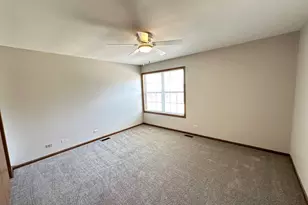542 N Crystal Ave, Elgin, IL 60123 - Photo 15