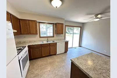 542 N Crystal Avenue #542, Elgin, IL 60123 - Photo 7