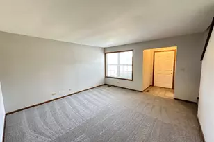 542 N Crystal Ave, Elgin, IL 60123 - Photo 3