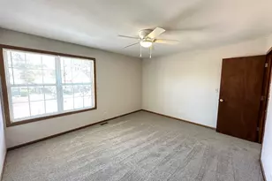 542 N Crystal Ave, Elgin, IL 60123 - Photo 13