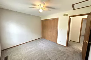 542 N Crystal Ave, Elgin, IL 60123 - Photo 19