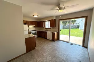542 N Crystal Ave, Elgin, IL 60123 - Photo 11