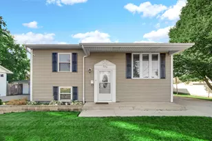 323 Karen Ave, Romeoville, IL 60446 - Photo 3