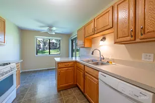 26 Stanton Ct, Schaumburg, IL 60193 - Photo 9