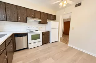 5240 Galitz St, Skokie, IL 60077 - Photo 11