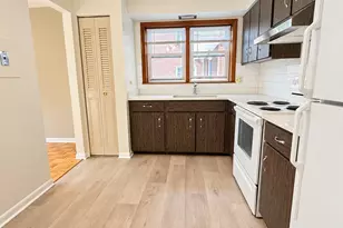 5240 Galitz St, Skokie, IL 60077 - Photo 9