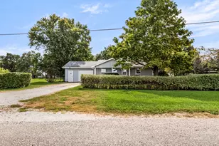 812 W 3rd St, Gilman, IL 60938 - Photo 3