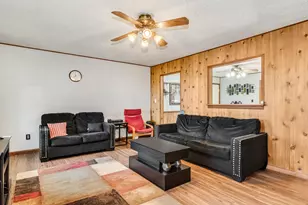 812 W 3rd St, Gilman, IL 60938 - Photo 9