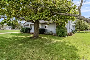 812 W 3rd St, Gilman, IL 60938 - Photo 51