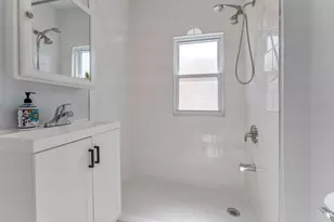 5334 N Lovejoy Ave, Chicago, IL 60630 - Photo 9