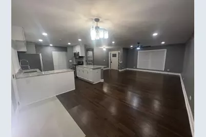 196 Green Court, Streamwood, IL 60107 - Photo 3