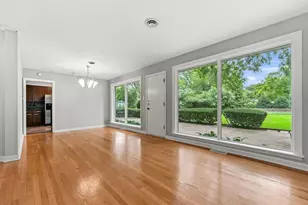 311 N Mac Arthur Blvd, Mount Prospect, IL 60056 - Photo 9