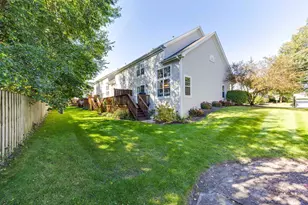 1201 W Danbury Dr, Cary, IL 60013 - Photo 31