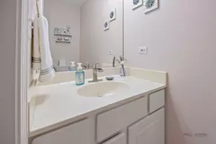 1201 W Danbury Dr, Cary, IL 60013 - Photo 15