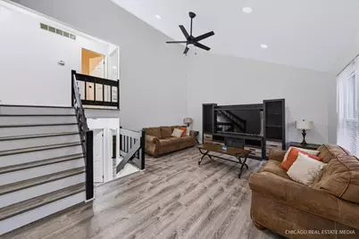985 Ridgewood Lane, Crystal Lake, IL 60014 - Photo 5