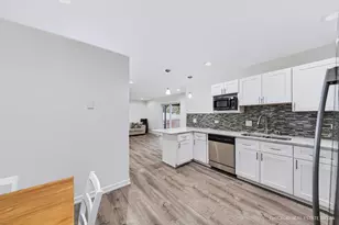 985 Ridgewood Ln, Crystal Lake, IL 60014 - Photo 9