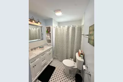 1211 E Jefferson Street, Bloomington, IL 61701 - Photo 11