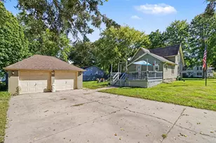 330 Pleasant St, Sheridan, IL 60551 - Photo 9
