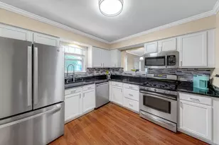 560 Jennifer Cir, Mundelein, IL 60060 - Photo 5