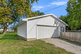 412 E Elm St, Chatsworth, IL 60921 - Photo 7