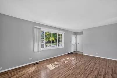 1622 W Celebrity Circle, Hanover Park, IL 60133 - Photo 5
