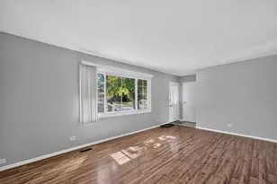 1622 W Celebrity Cir, Hanover Park, IL 60133 - Photo 5