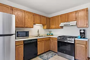 1002 Boston Cir, Schaumburg, IL 60193 - Photo 11