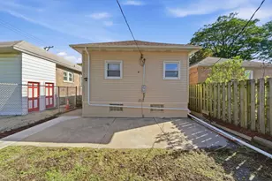 8718 S Euclid Ave, Chicago, IL 60617 - Photo 31