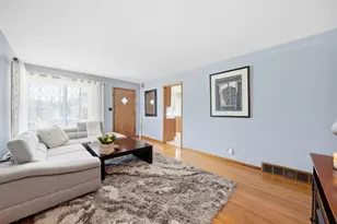 2416 Ernst St, Franklin Park, IL 60131 - Photo 5