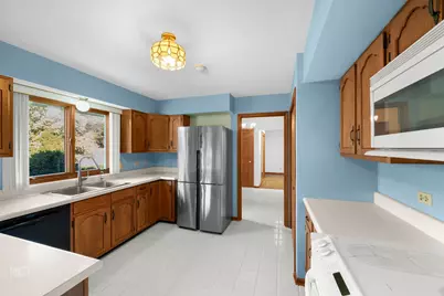 24844 N Cherokee Drive, Lake Barrington, IL 60010 - Photo 5