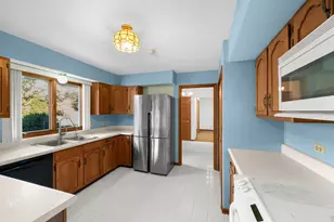 24844 N Cherokee Dr, Lake Barrington, IL 60010 - Photo 5