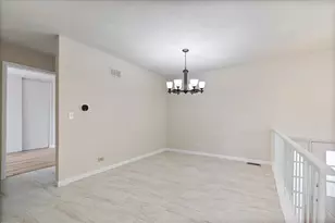 223 Augusta Dr, Vernon Hills, IL 60061 - Photo 5